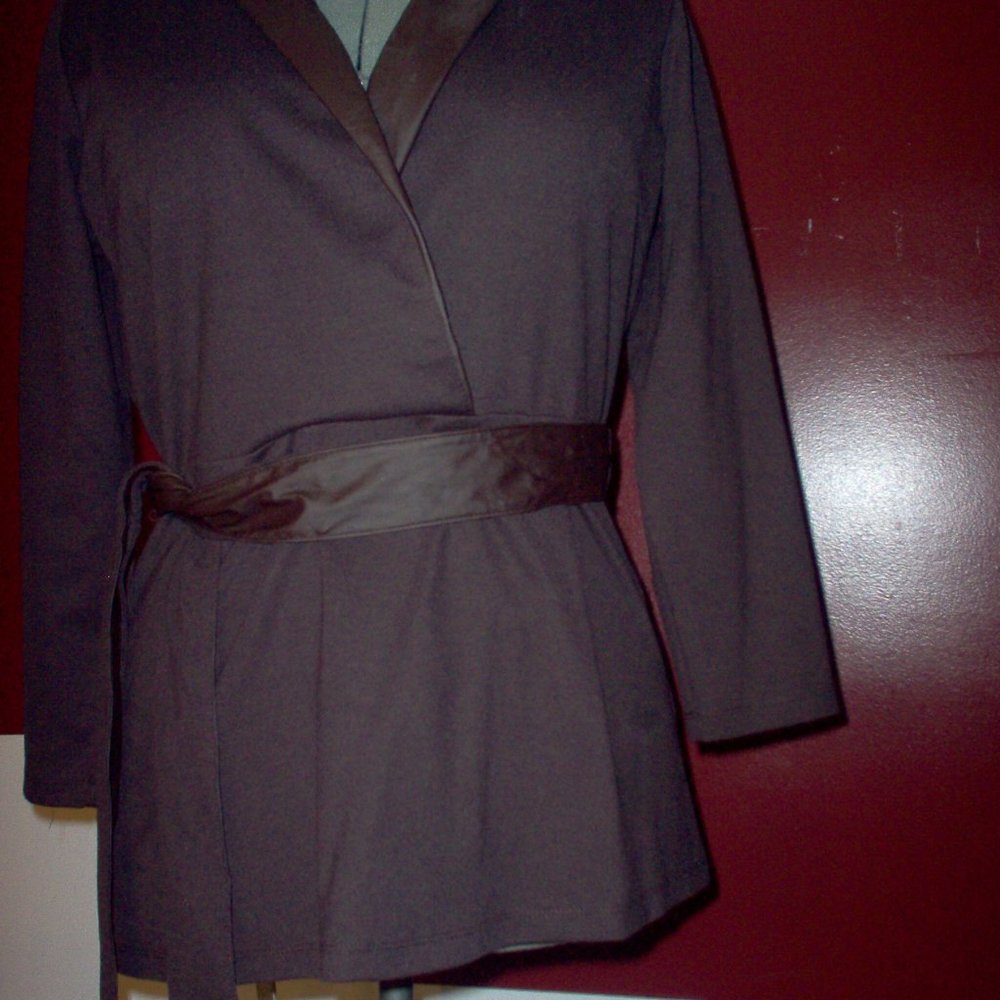 Roses Avon  Brown quarter length sleeves top